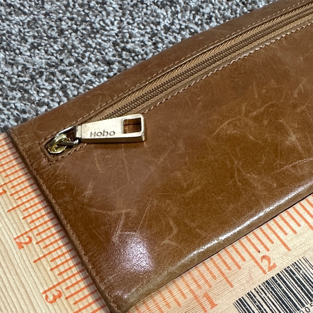 Hobo leather Classic Tan Leather Snap Clutch Wallet - Picture 5 of 9